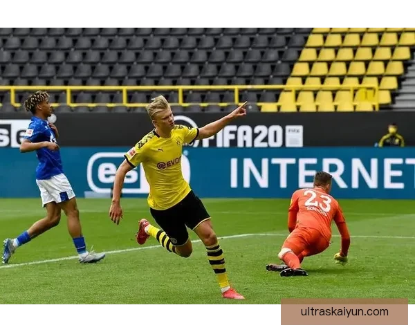 图赫尔训练方式引发讨论，足球界对其战术理念表现稳健的趋势值得关注